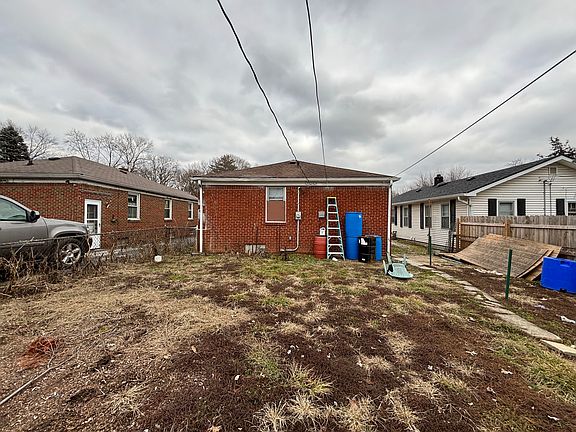 3rd image of 1924 N Tibbs Ave