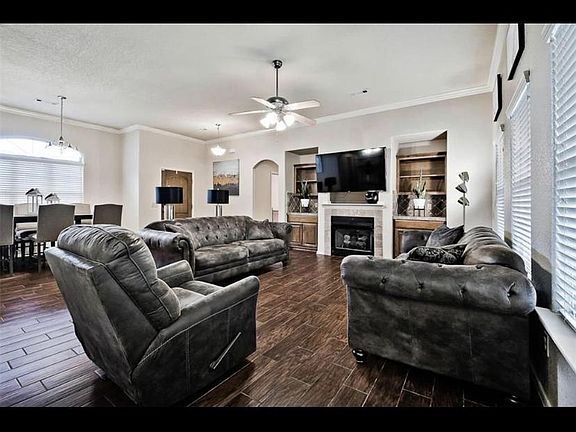 3rd image of 821 Sienna Dr