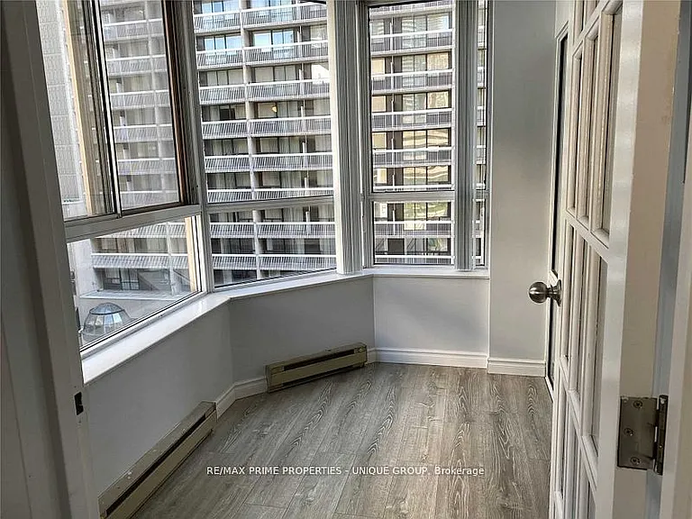 44 Gerrard St W #606 — Photo 6
