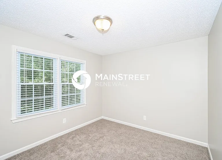 12 Stratford Dr — Photo 8