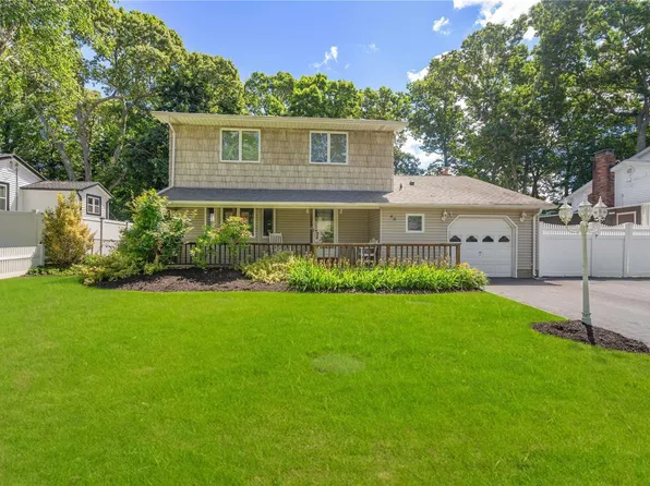 43 Balaton Avenue, Ronkonkoma, NY 11779