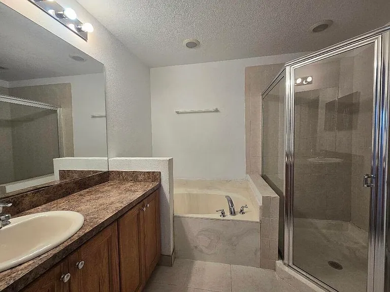 1710 NE 6th St #1308 — Photo 21