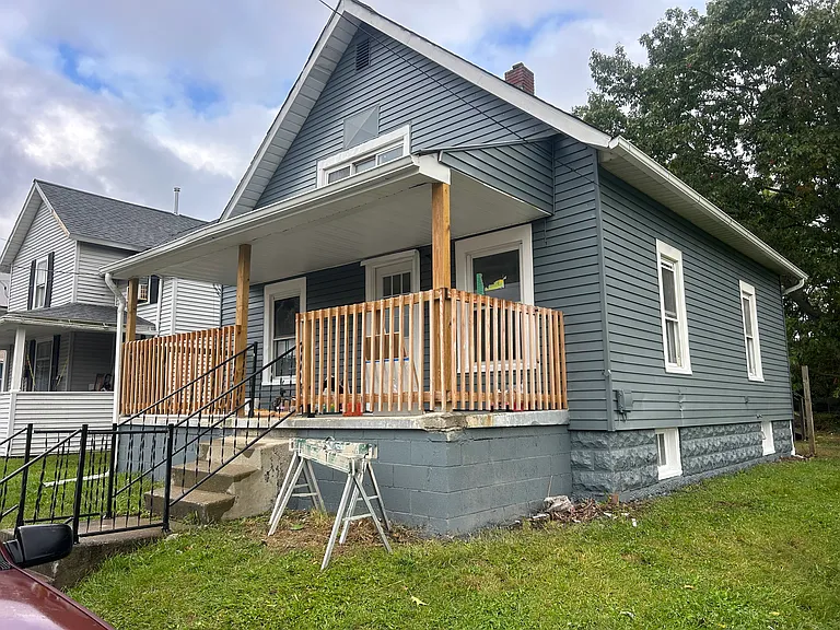 1212 Elm St — Photo 2