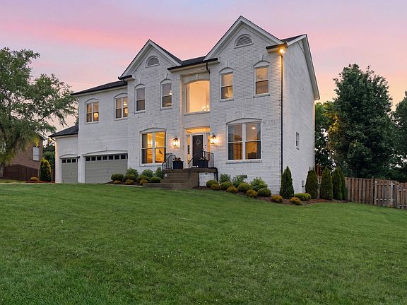2nd image of 703 Park Dr