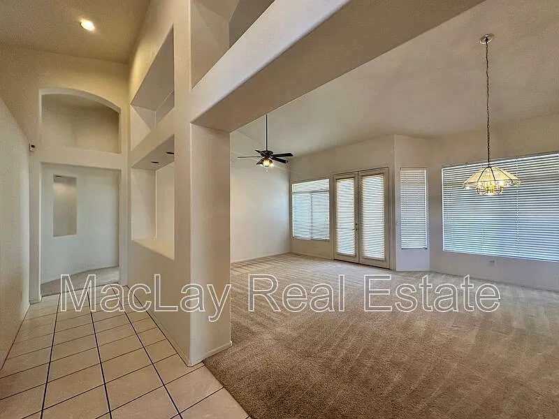4 bed, 2.0 bath, 2294 sqft, $2,700 — Photo 3