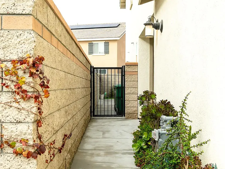 11990 Meander Way — Photo 3