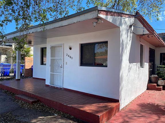 4th image of 2460 NW 15th St #4
