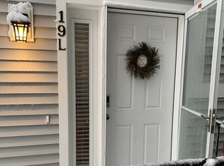 19 Meadow Pond Dr APT L, Leominster, MA 01453