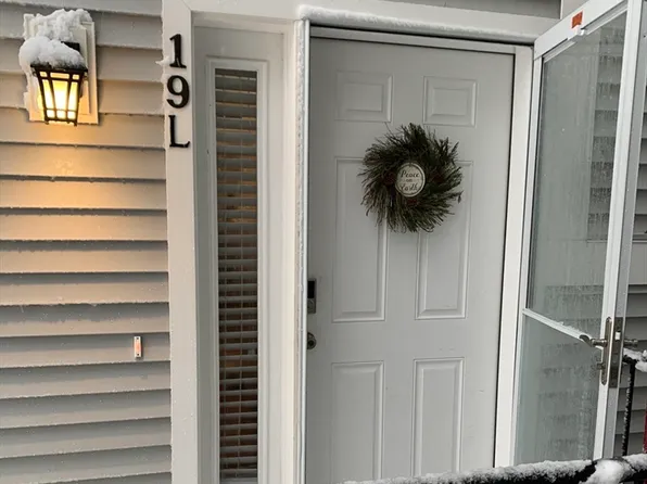 19 Meadow Pond Dr APT L, Leominster, MA 01453