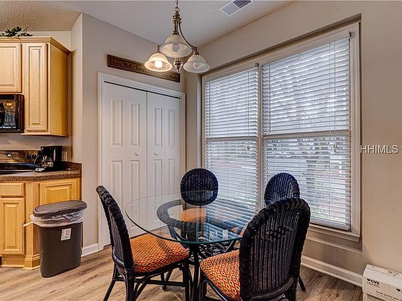 5th image of 19 Lemoyne Ave APT 34