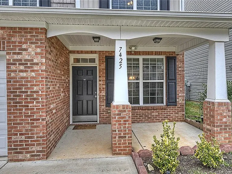 7425 Wallace Ln — Photo 5