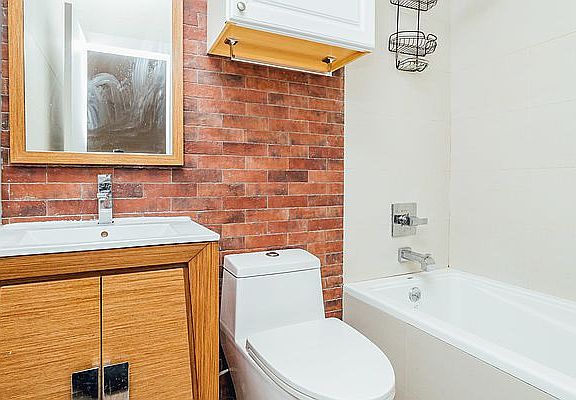 5th image of 112 Manhattan Ave #2F