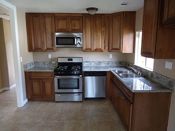 3rd image of 766 E Kingsley Ave