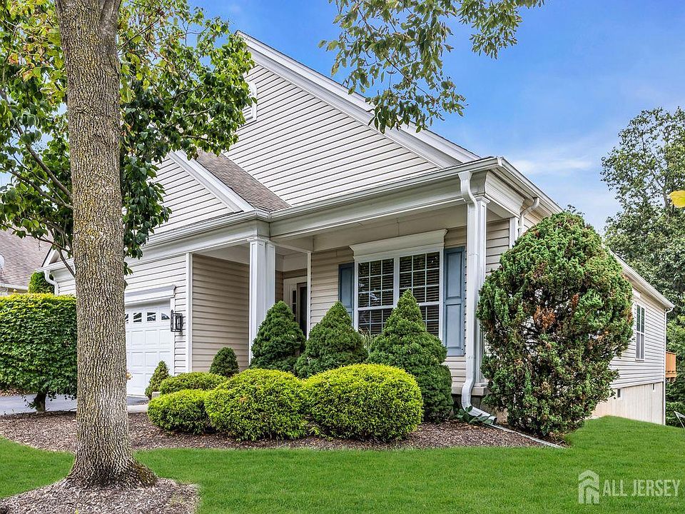 1st image of 114 Stone Manor Dr