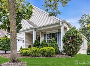 114 Stone Manor Dr, Somerset, NJ 08873