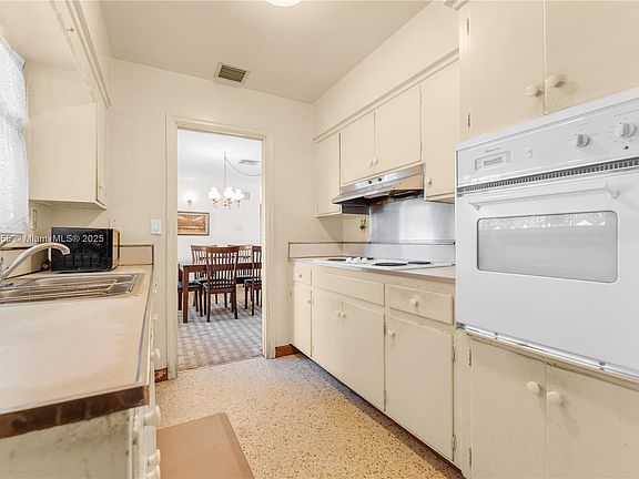 4th image of 206 NE 2nd Pl