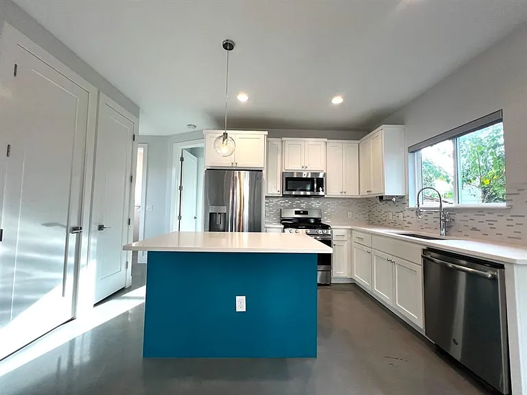 1404 Marcus Pl #2 — Photo 9