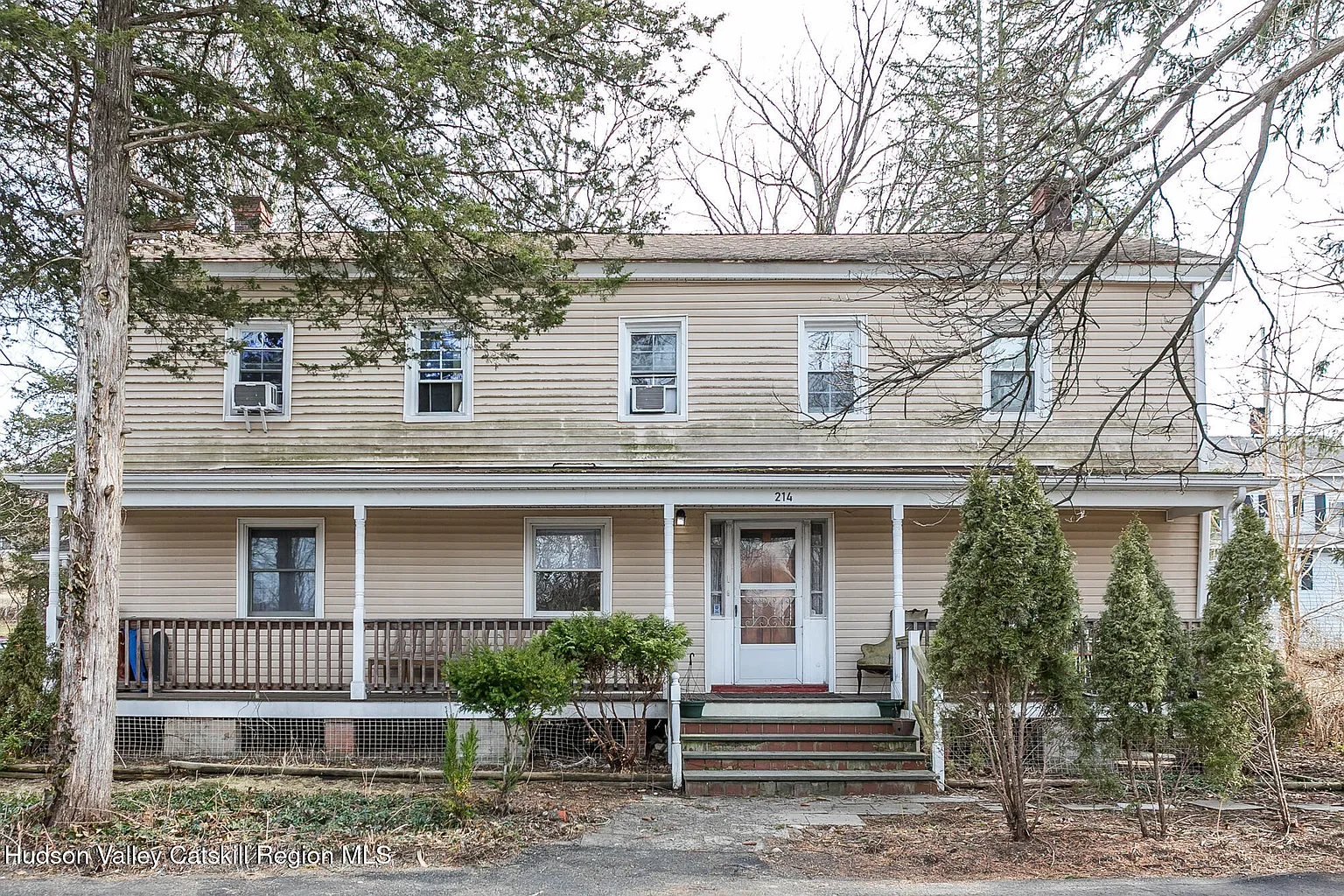 214 Maple Avenue photo 1