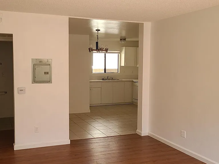 2253 N Niagara St #C — Photo 2