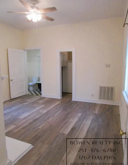 1109 Caroline Ave — Photo 6
