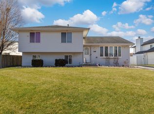 1712 Mandan Village Dr, Plainfield, IL 60586