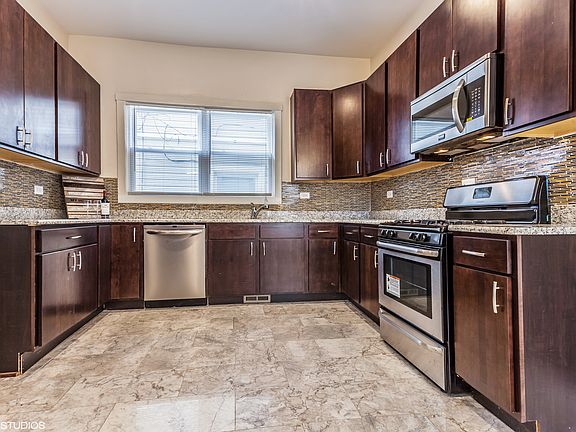 3rd image of 3817 W Diversey Ave