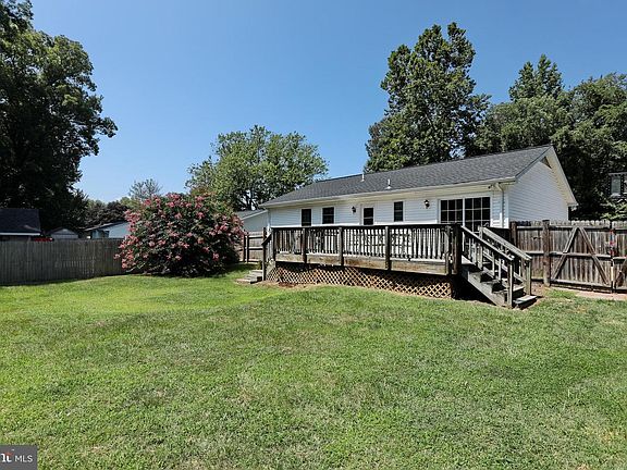 4th image of 9813 Emerald Ln