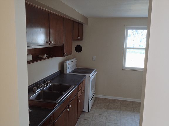 Kitchen - New Fridge & Floor with smooth top range