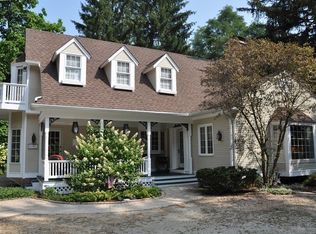 2707 Walkup Rd, Crystal Lake, IL 60012