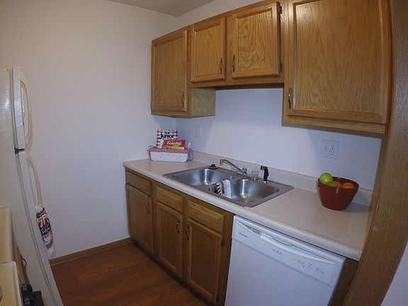 4th image of 2803-2807 S Beck Ln #1B-1Ba-641Sqft