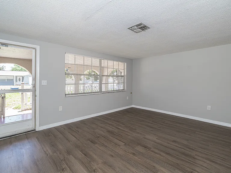 7911 Foxwood Dr — Photo 14