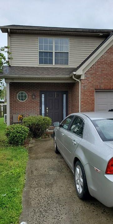 1st image of 134 Lowell Ct