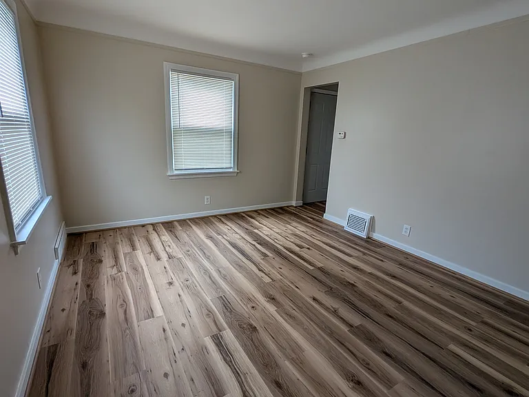807 Thurman St — Photo 3