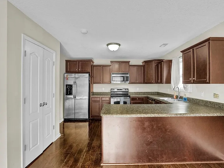 202 Marsh Haven Dr — Photo 10
