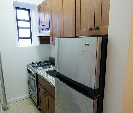 4th image of 4308 40th St APT 4L