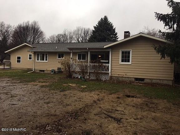 3rd image of 13679 Meadowbrook Ln