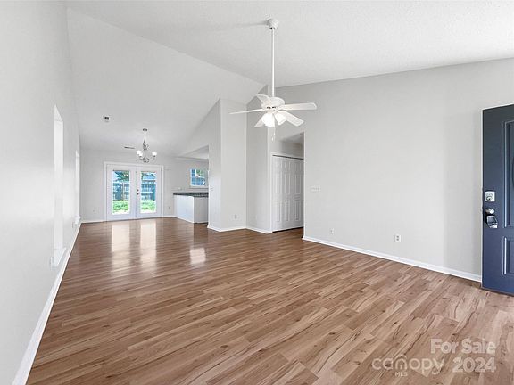 3rd image of 5116 Darby Dr