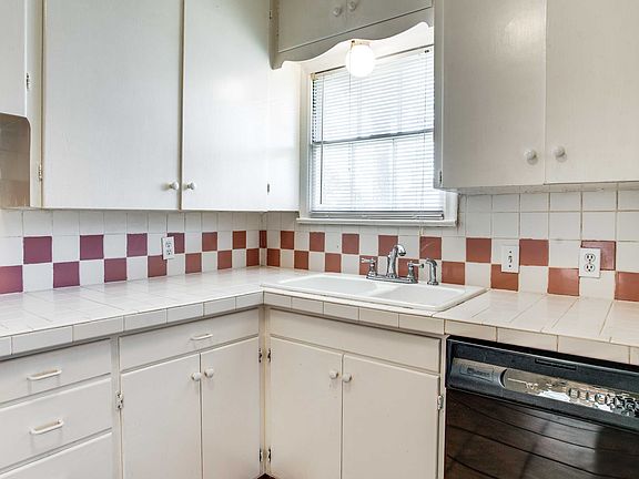 5th image of 9407 Forest Hills Pl