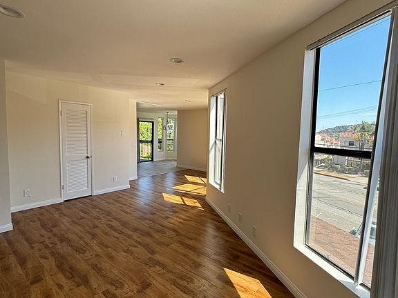 2nd image of 2935 Montrose Ave #201