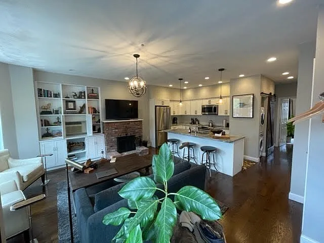 232 W Newton St #E — Photo 3