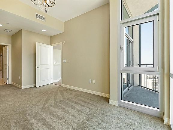 4th image of 500 Throckmorton St APT 2304