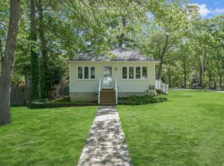 25 Corchaug Trl, Ridge, NY 11961