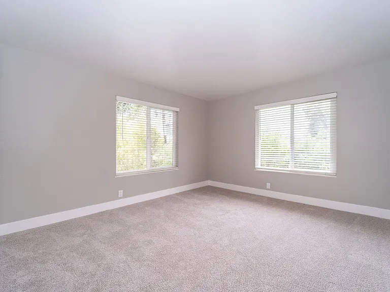Mission Heights Apartments — Photo 34