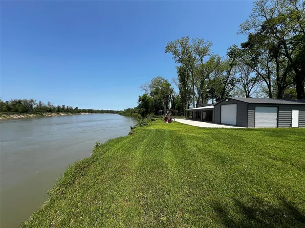 1074 W Taylor Lake Cir, Livingston, TX 77351