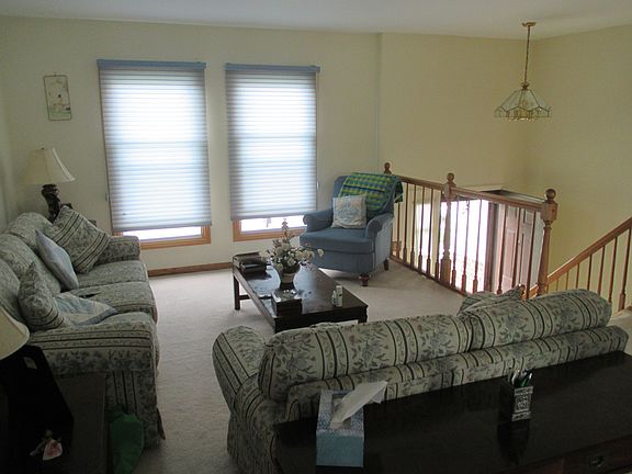 3rd image of 605 Stafford Dr