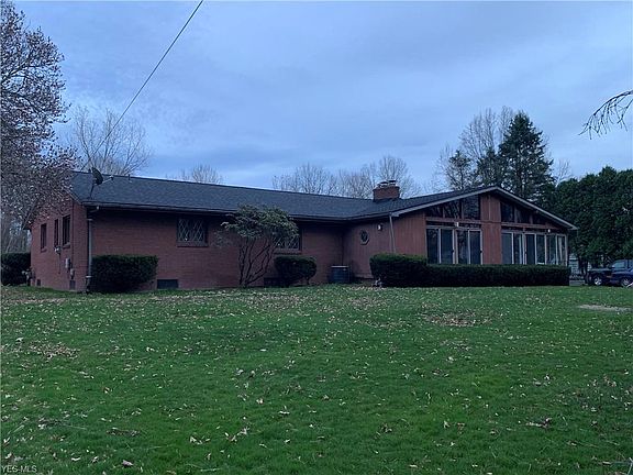 3rd image of 2027 Crestwood Blvd