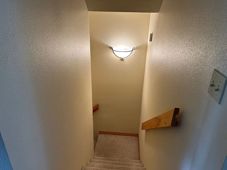 704 Stoner Loop — Photo 10