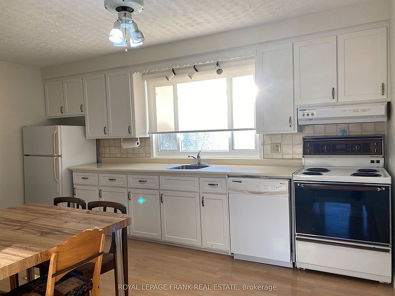 Peterborough House for rent - 3 Bedrooms — photo 11