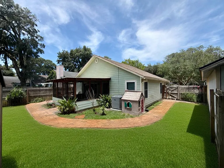 Cove Landing Dr — Photo 2