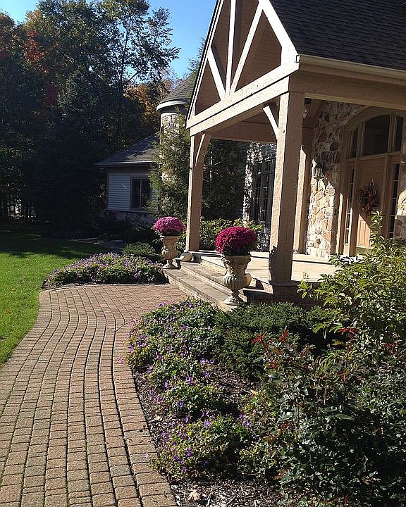 2nd image of 8660 Tamarack Trl